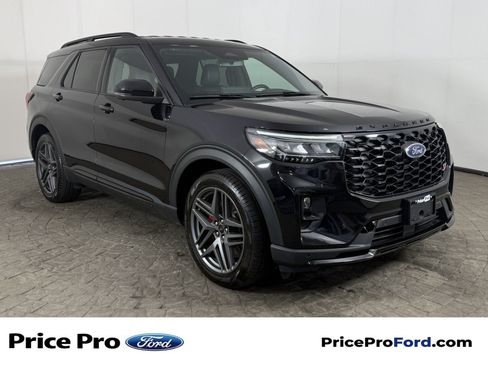 Certified 2025 Ford Explorer ST RWD image 1