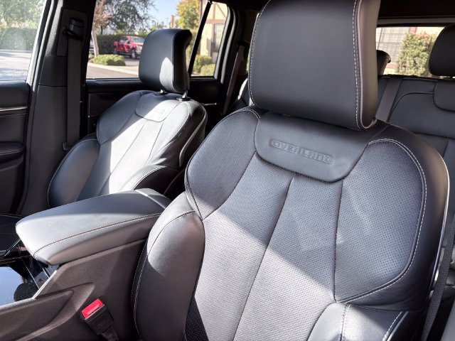 Used 2023 Jeep Grand Cherokee Overland w/ Advanced Protech Group III AWD/4WD image 11