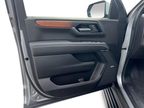 Used 2025 GMC Yukon Denali w/ Sun & Power Step Package image 9