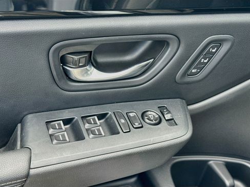 Used 2024 Honda Pilot Touring image 18