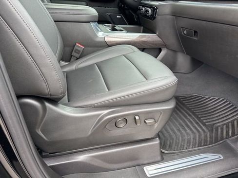 Used 2025 Chevrolet Silverado 2500 LTZ w/ LTZ Plus Package image 30