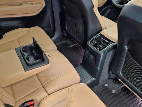 Certified 2024 Volvo XC90 T8 Ultimate w/ Protection Package Premier image 16