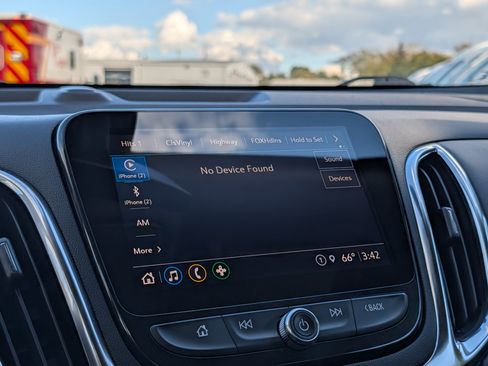 Used 2022 Chevrolet Equinox Premier image 19