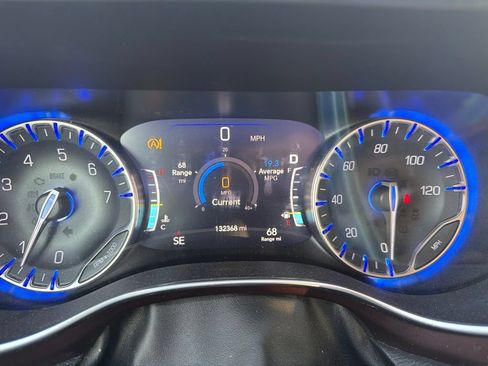 Used 2020 Chrysler Pacifica Limited FWD image 8
