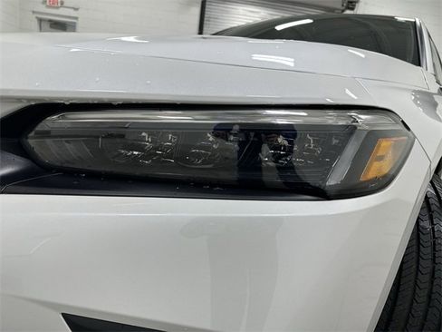 Used 2023 Honda Civic Sport image 11