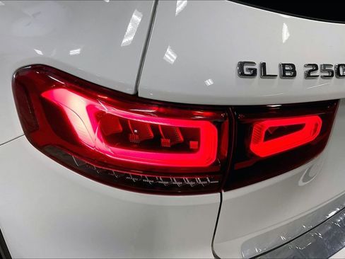 Used 2023 Mercedes-Benz GLB 250 4MATIC image 23