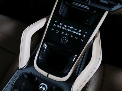 Used 2025 Porsche Cayenne image 15