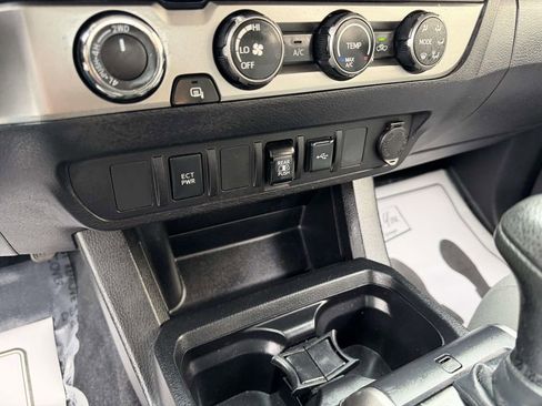 Used 2020 Toyota Tacoma SR5 image 35