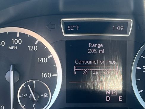 Used 2018 INFINITI QX30 w/ Cargo Package FWD image 19