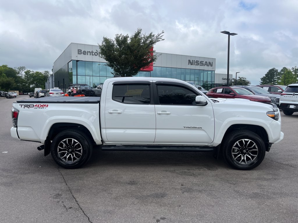 Used 2020 Toyota Tacoma TRD Sport w/ TRD Premium Sport Package AWD/4WD image 8