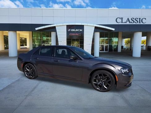 Used 2023 Chrysler 300 S RWD image 9