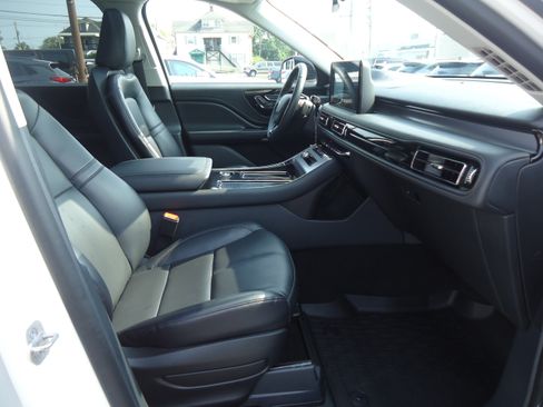 Used 2026 Lincoln Aviator AWD w/ Jet Appearance Package image 10