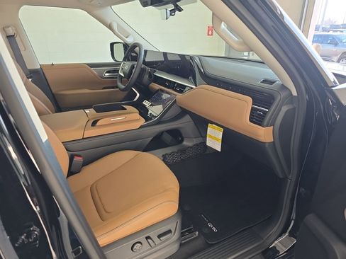 New 2026 INFINITI QX80 Luxe w/ Cargo Package image 9