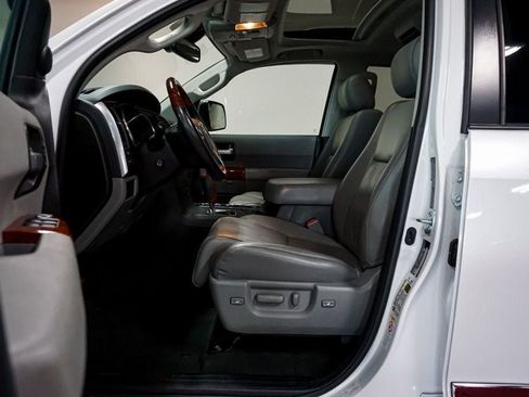 Used 2022 Toyota Sequoia Platinum AWD/4WD image 71