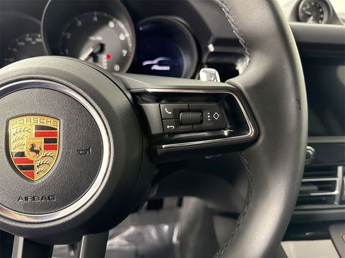 Certified 2025 Porsche Macan image 39