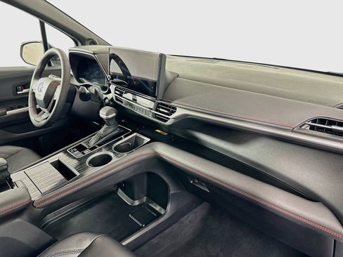 Certified 2026 Toyota Sienna XSE FWD image 31