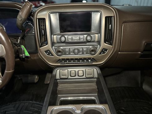 Used 2017 GMC Sierra 2500 Denali w/ Duramax Plus Package image 9