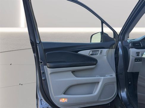 Used 2018 Honda Pilot Touring image 16