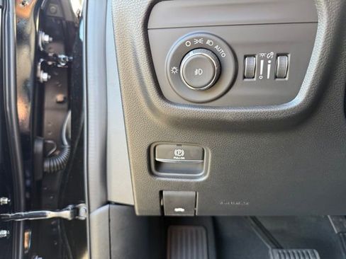 New 2025 Jeep Grand Cherokee Limited w/ Black Appearance Package image 12