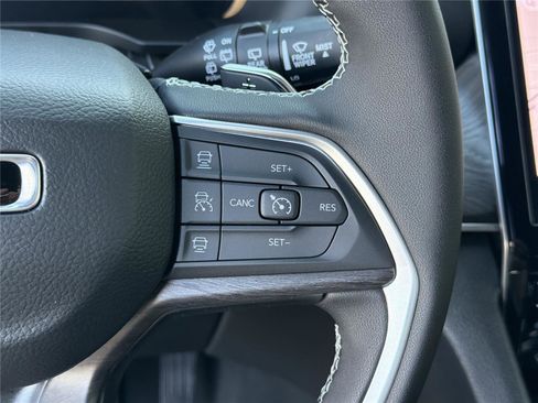 New 2025 Jeep Grand Cherokee Limited image 27