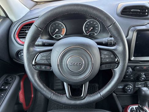 Used 2022 Jeep Renegade Trailhawk AWD/4WD image 11