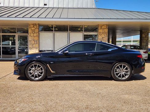Used 2019 INFINITI Q60 3.0t Luxe w/ Essential Package image 4
