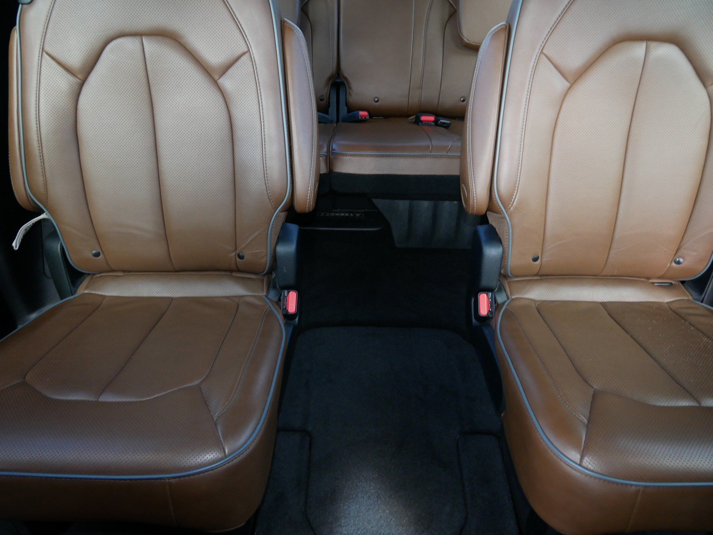 Used 2021 Chrysler Pacifica Limited w/ Uconnect Theater Family Group AWD/4WD image 13