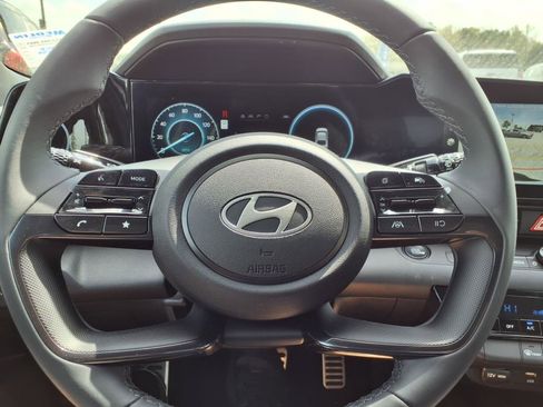 New 2025 Hyundai Elantra SEL image 12