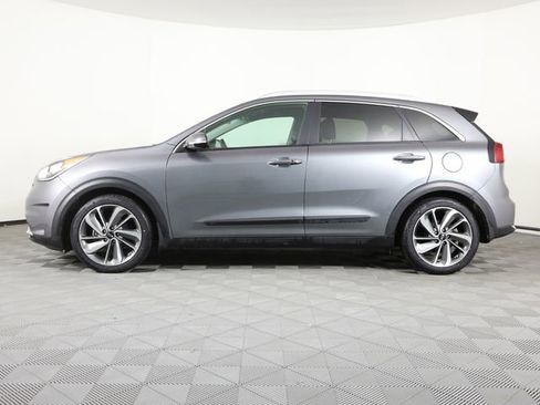 Used 2017 Kia Niro Touring image 2