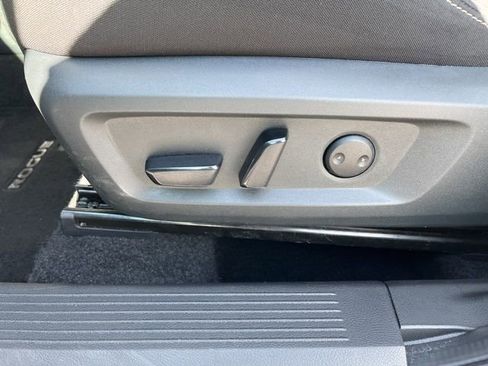 Used 2025 Nissan Rogue SV image 14