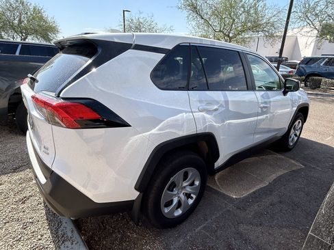 Used 2025 Toyota RAV4 LE AWD/4WD image 5