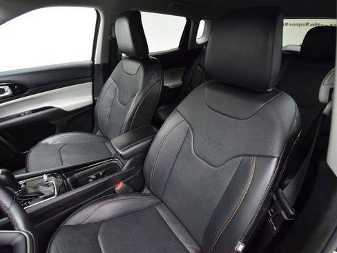 Used 2019 Jeep Compass Latitude FWD image 17