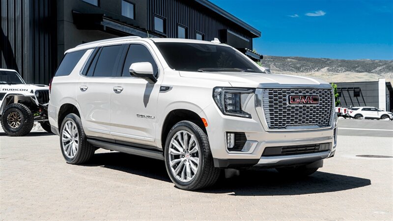 Used 2021 GMC Yukon Denali w/ Denali Ultimate Package AWD/4WD image 1