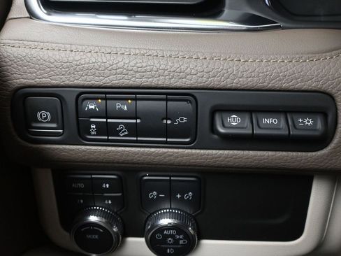 Used 2021 GMC Yukon Denali w/ LPO, Illumination Package image 16