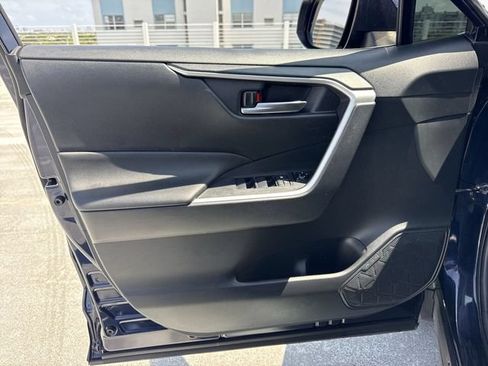 Used 2019 Toyota RAV4 XLE FWD image 13