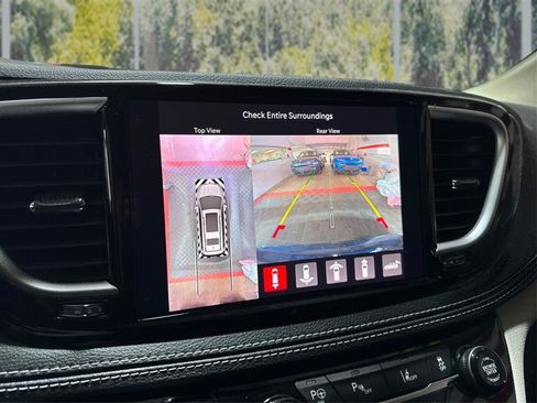 Used 2023 Chrysler Pacifica Touring-L w/ Uconnect Theater Family Group FWD image 27
