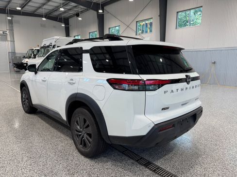 Used 2022 Nissan Pathfinder SV AWD/4WD image 7