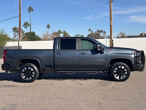 Used 2020 Chevrolet Silverado 2500 LT w/ Texas Edition image 3