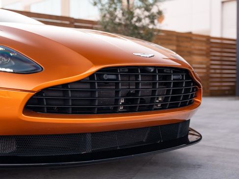 Used 2018 Aston Martin DB11 Coupe image 17