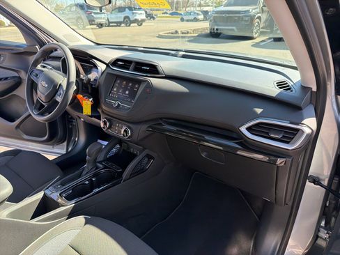 Used 2023 Chevrolet TrailBlazer LS image 29