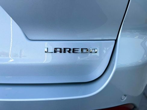 Used 2023 Jeep Grand Cherokee L Laredo image 9