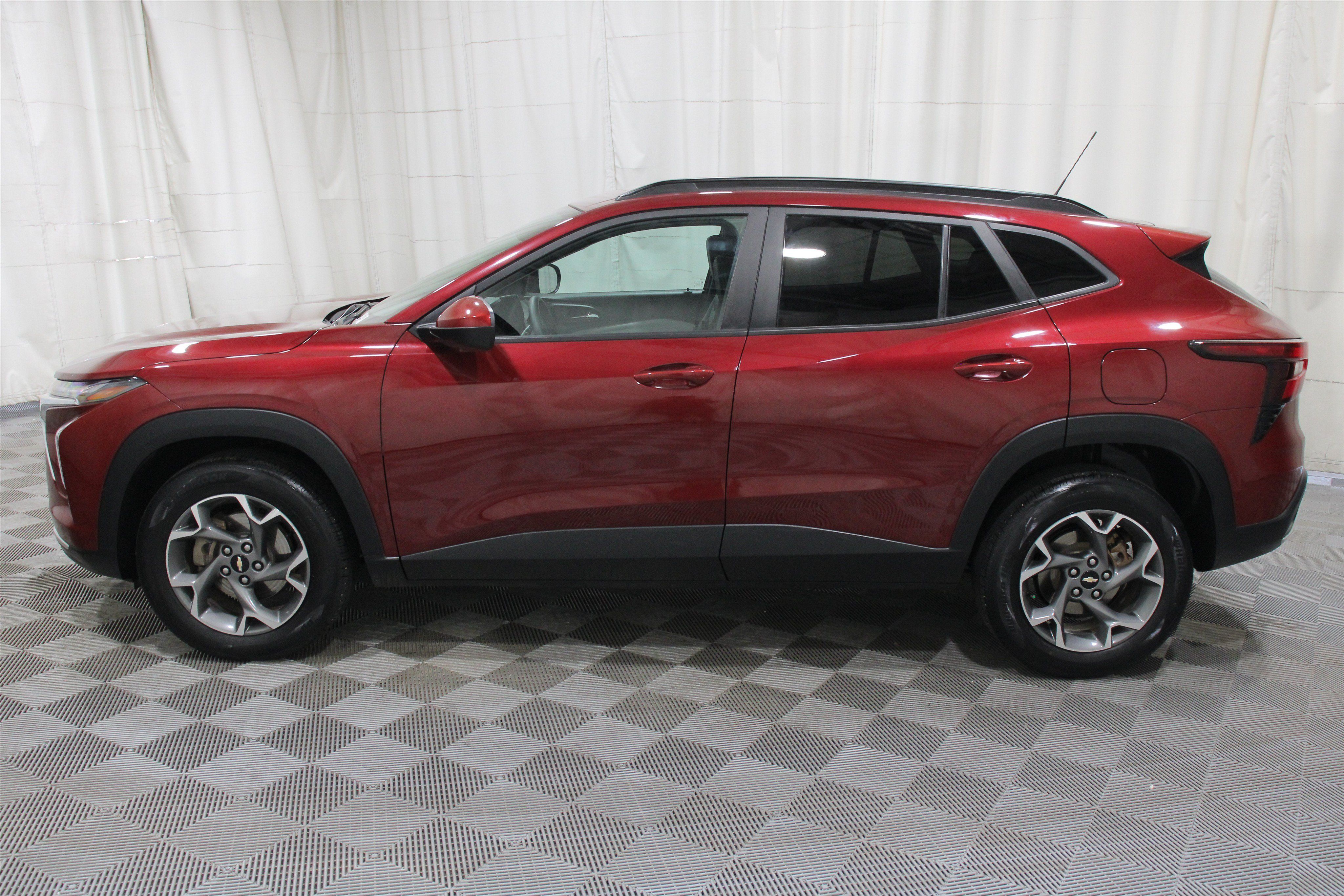 Used 2024 Chevrolet Trax LT FWD image 35