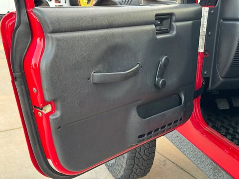 Used 2005 Jeep Wrangler Rubicon AWD/4WD image 10