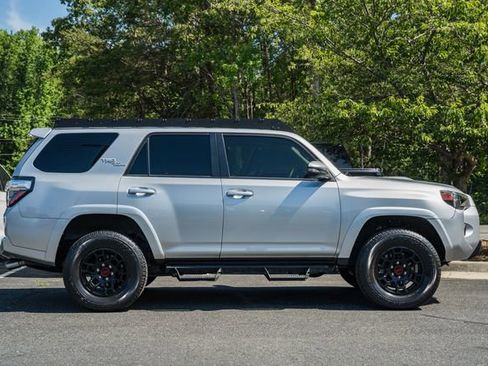 Used 2021 Toyota 4Runner TRD Off-Road Premium w/ Moonroof Package AWD/4WD image 4