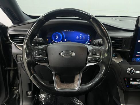 Used 2020 Ford Explorer Platinum w/ Premium Technology Package AWD/4WD image 21