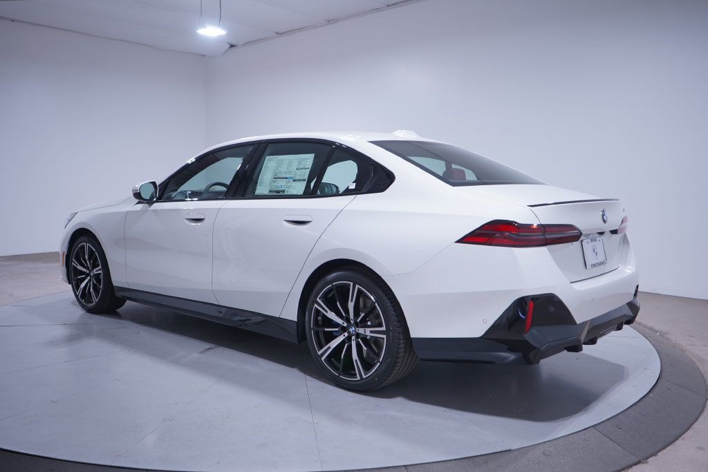 Used 2026 BMW 530i w/ M Sport Package RWD image 3