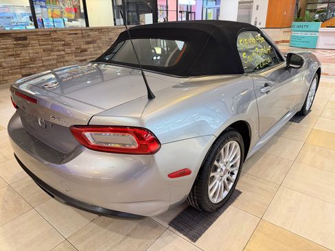 Used 2017 FIAT 124 Spider Classica image 9