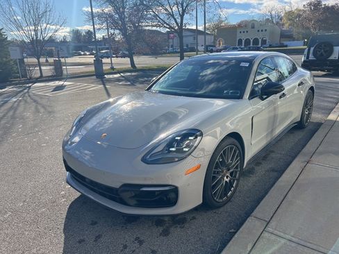 Used 2023 Porsche Panamera 4 Platinum Edition image 44
