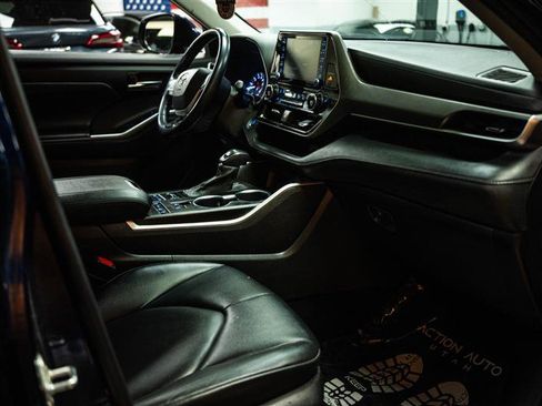 Used 2022 Toyota Highlander XLE image 14