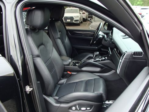 Used 2021 Porsche Cayenne AWD/4WD image 10